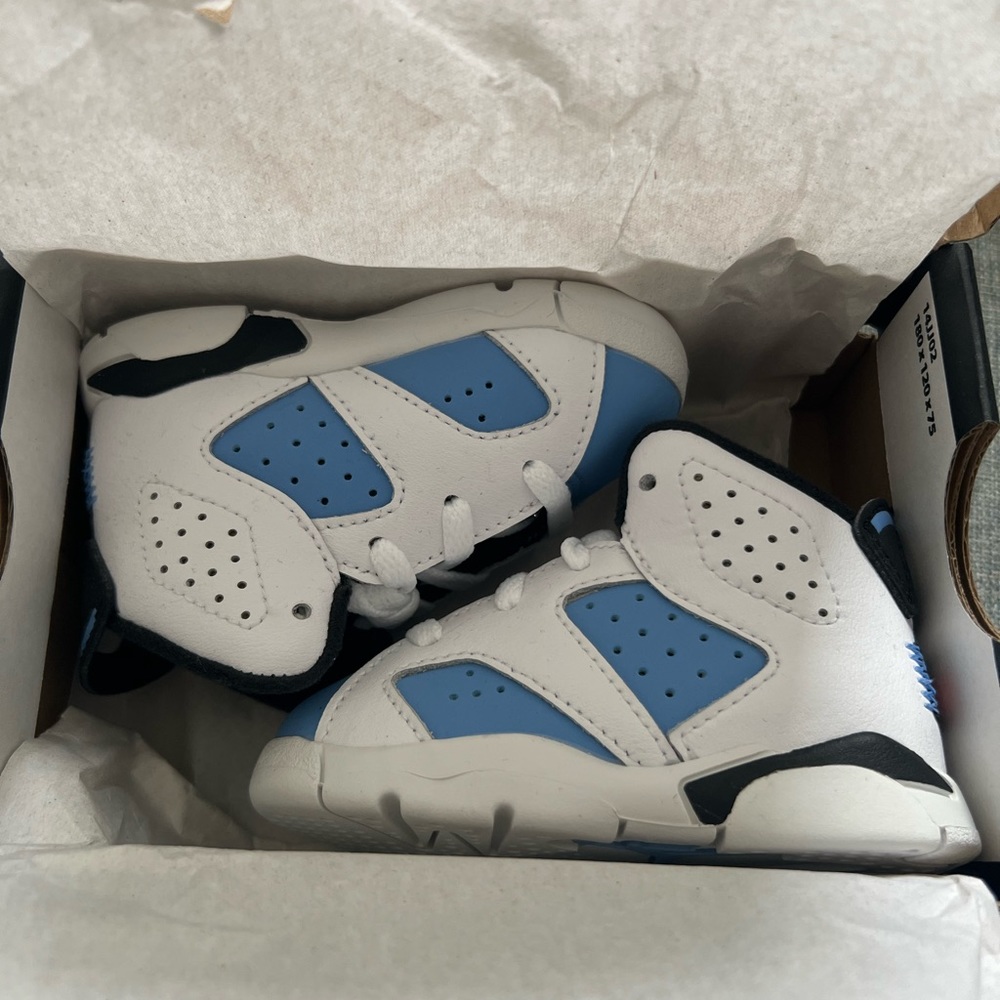 Jordan 6 UNC 4C